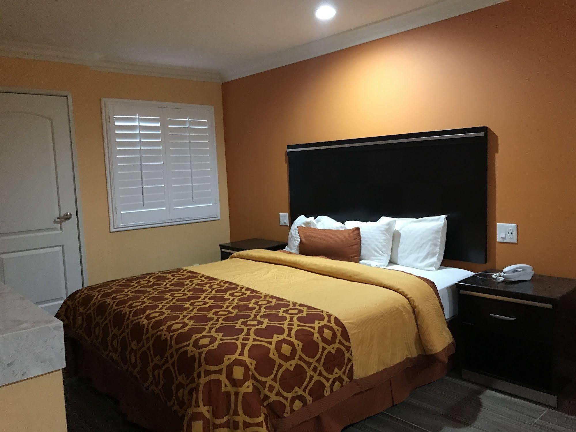 Executive Suites Inn Westminster Bagian luar foto
