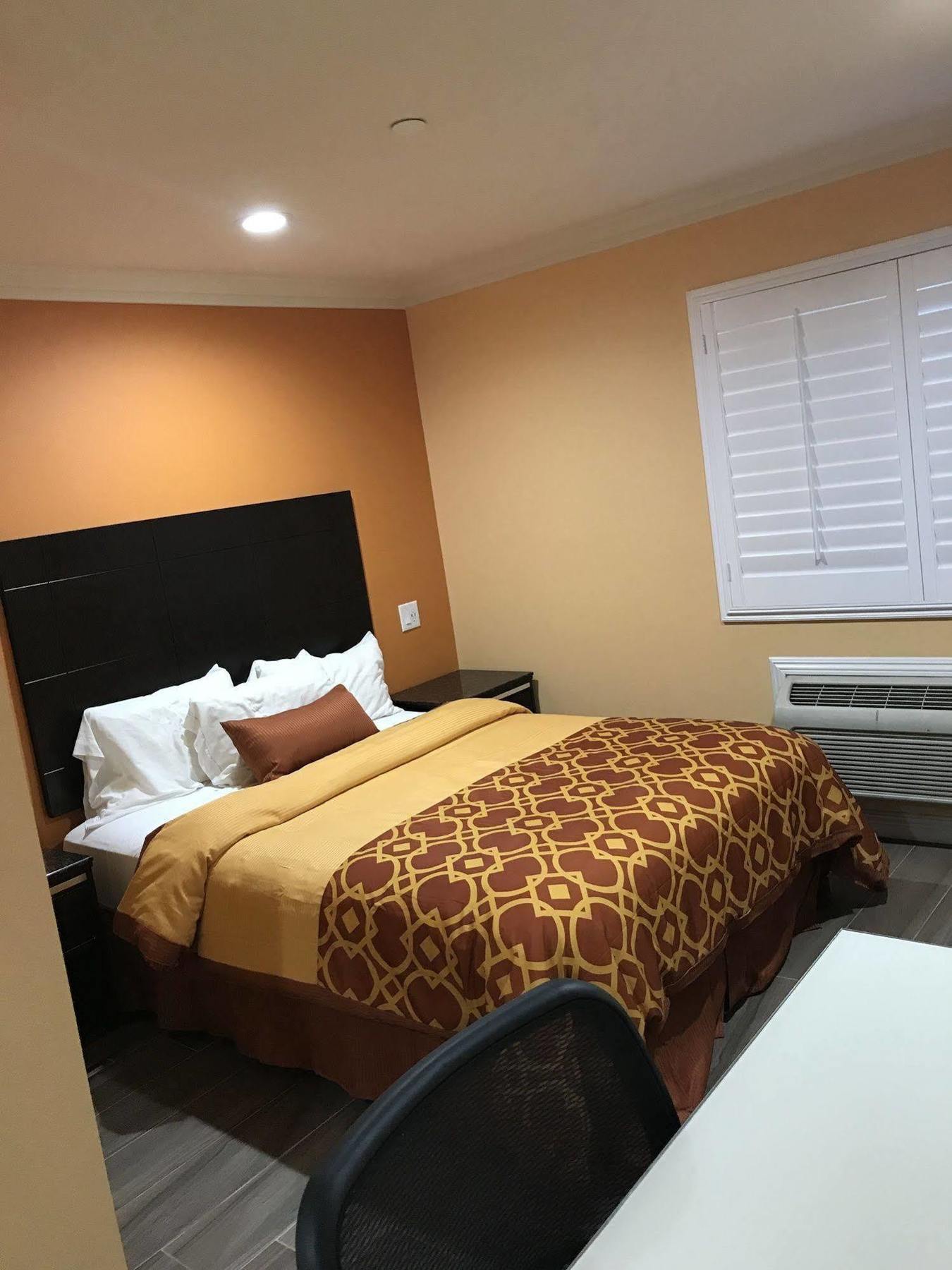 Executive Suites Inn Westminster Bagian luar foto